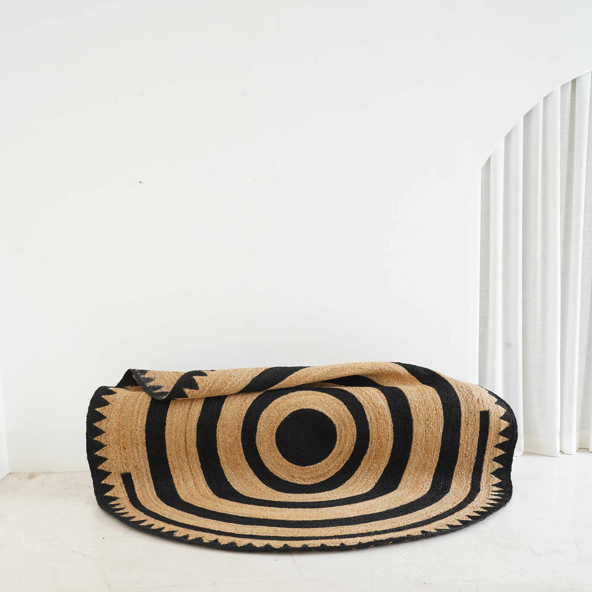 Round jute rug  – Corfu Tribal Chic eco-friendly rug - Tribe rugs collection
