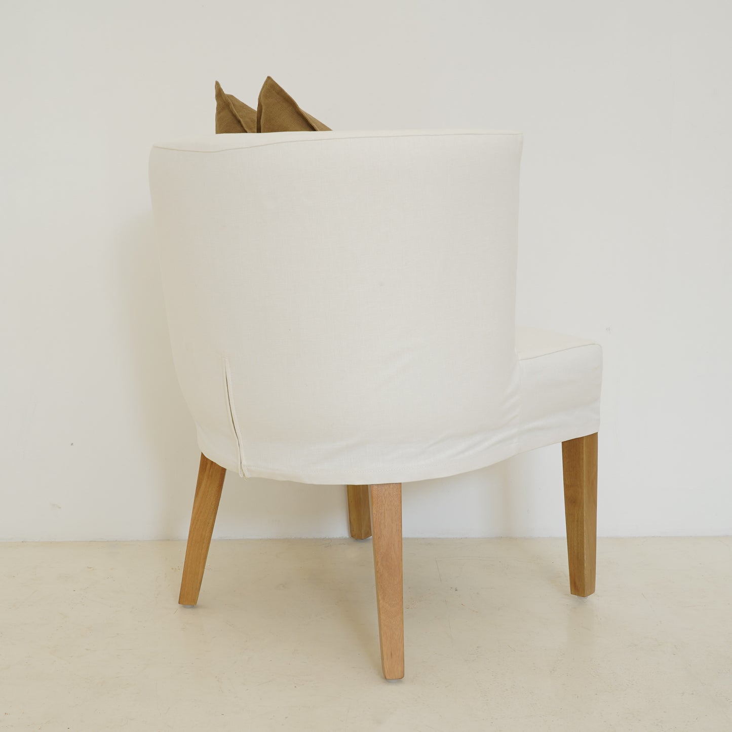 Signature Linen Curved-Back Chair