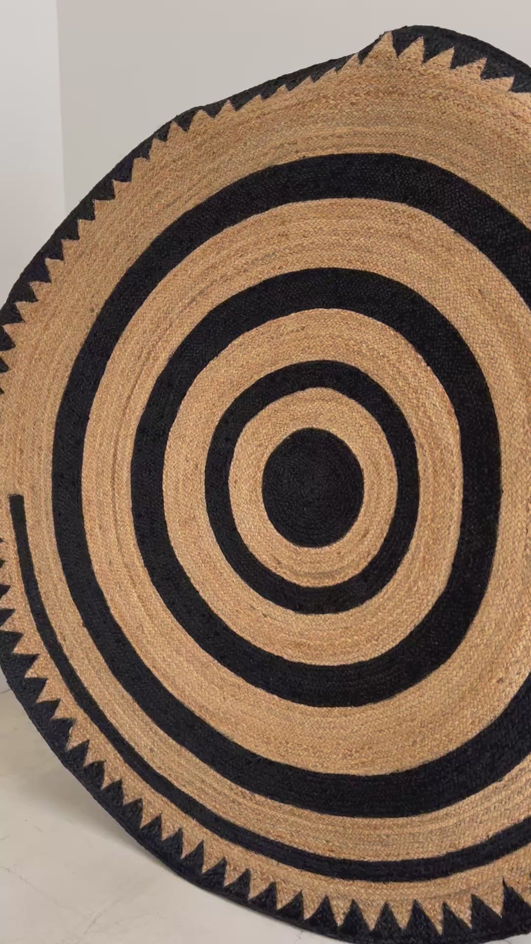 Round jute rug  – Corfu Tribal Chic eco-friendly rug - Tribe rugs collection