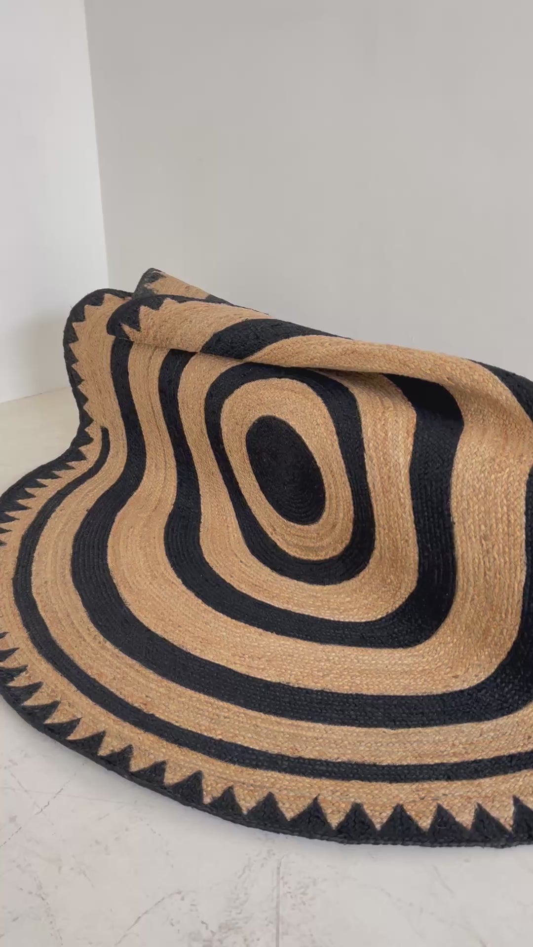 Round jute rug  – Corfu Tribal Chic eco-friendly rug - Tribe rugs collection