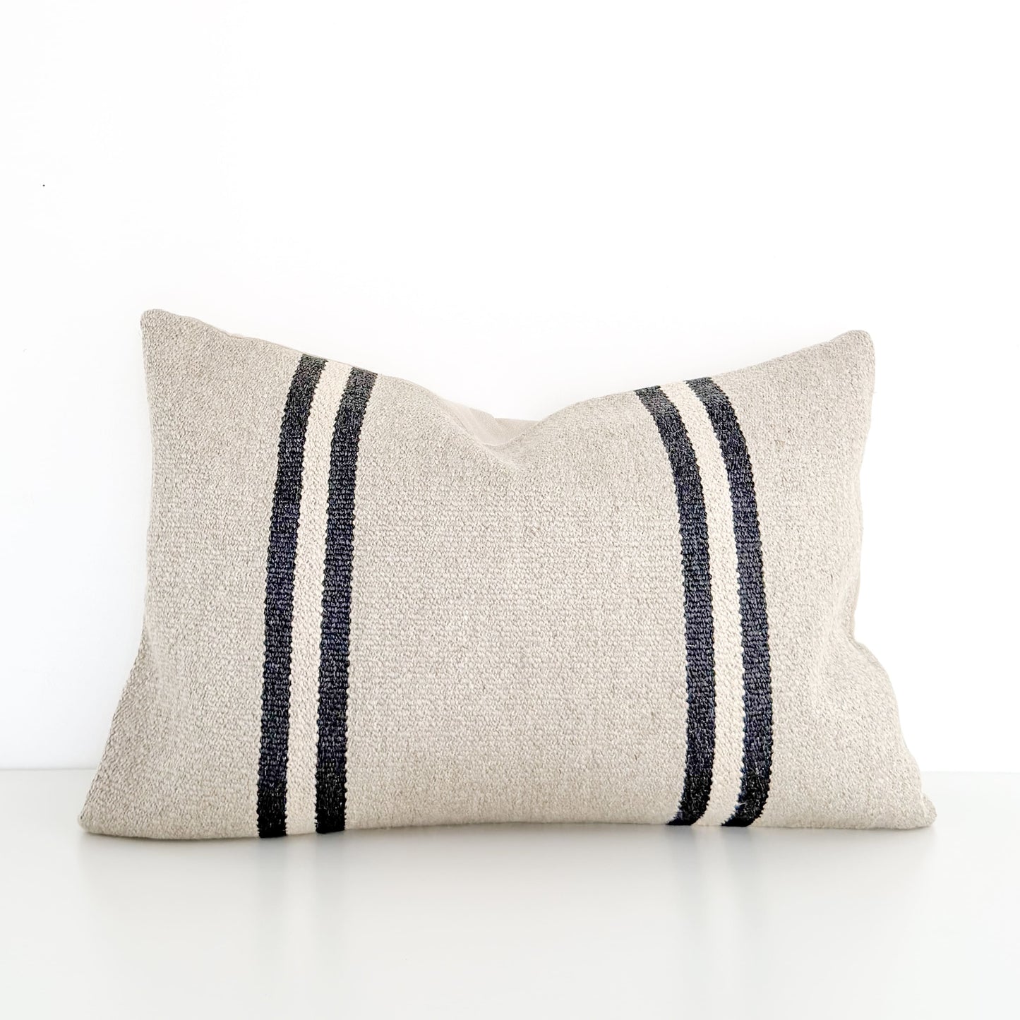 Mila- Oyster Cushion