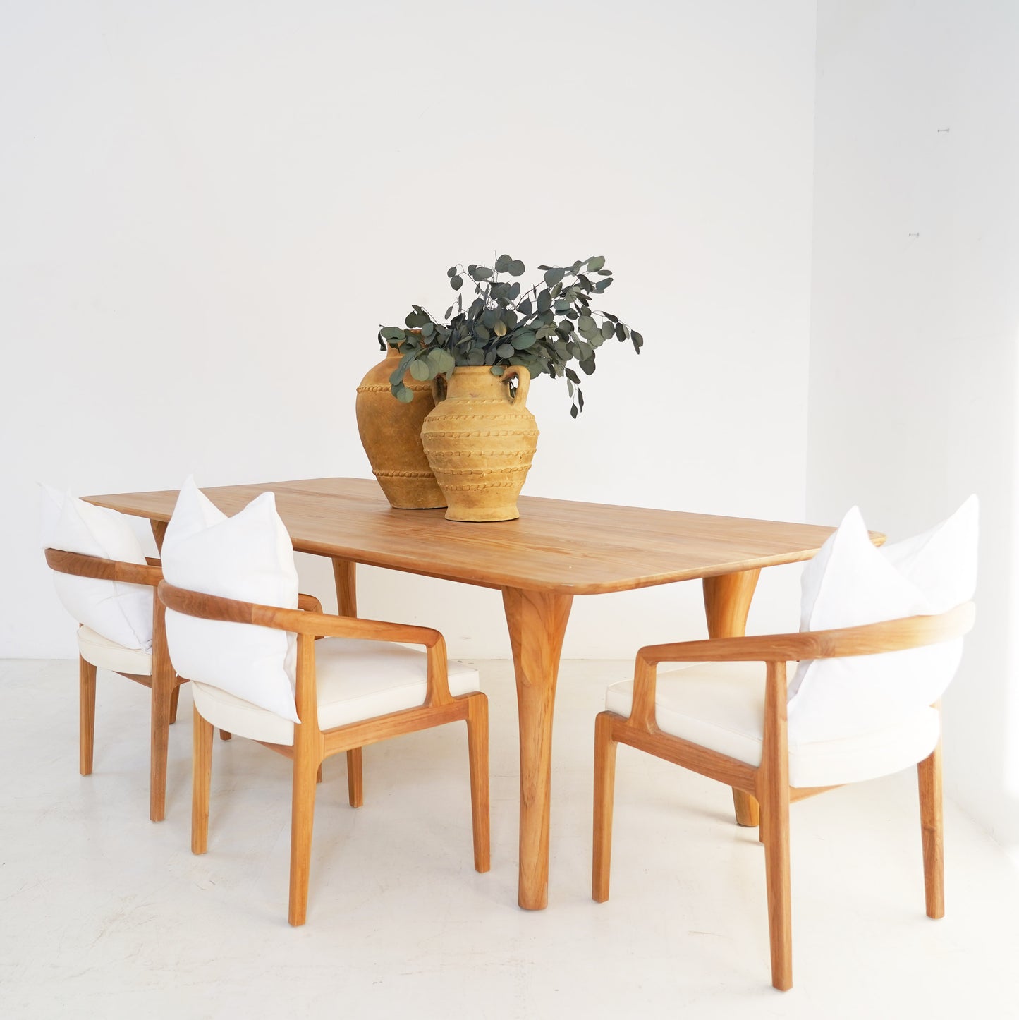 Elia Collection Rina Dining Table