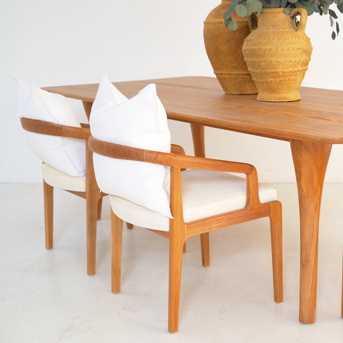 Elia Collection Rina Dining Table