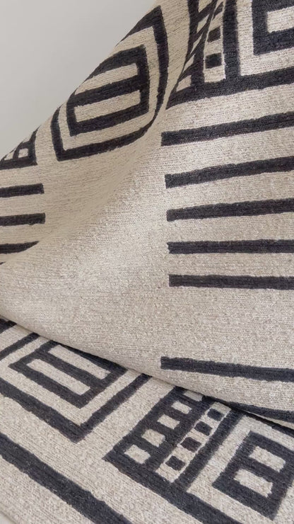 Ivory and charcoal sustainable jute rug