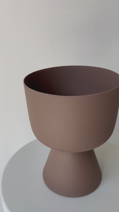 Decorative iron pots in black, chocolate, and snow finishes for modern interiors.