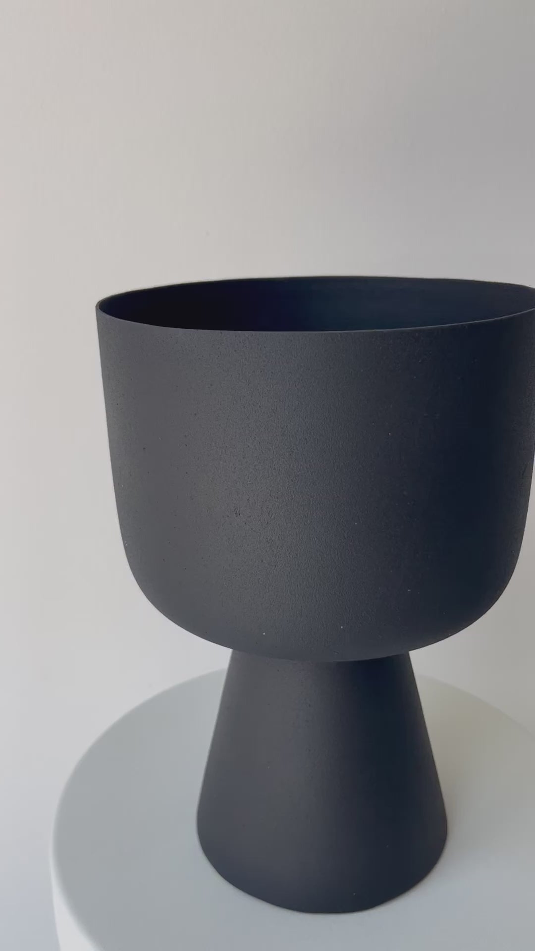 Decorative iron pots in black, chocolate, and snow finishes for modern interiors.