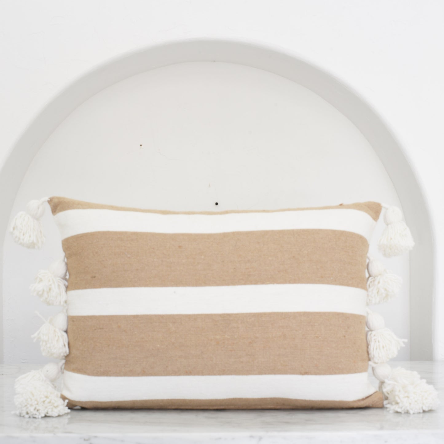 Cinnamon White Strip Cushion - وسادة سينامون